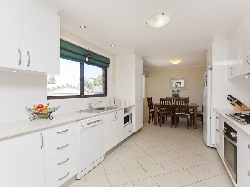 8 Inwood Place, Gowrie ACT 2904