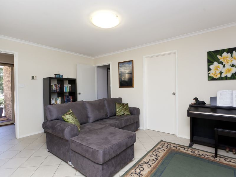 8 Inwood Place, Gowrie ACT 2904