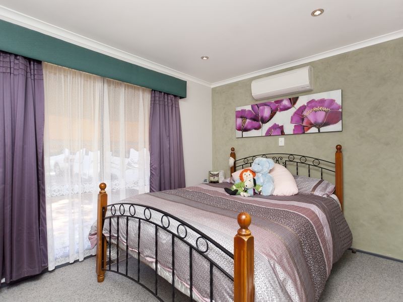 8 Inwood Place, Gowrie ACT 2904