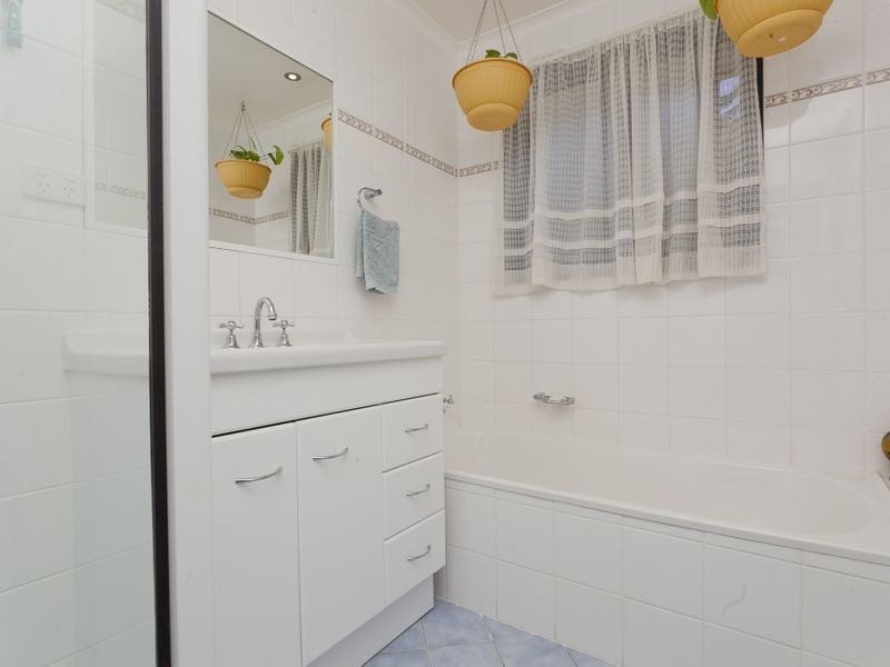 8 Inwood Place, Gowrie ACT 2904