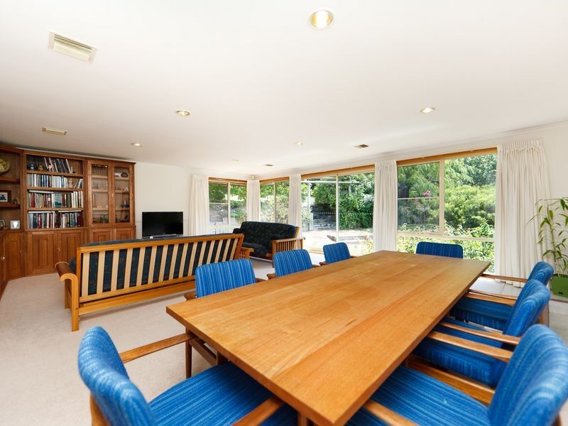 25 Sparkes Close, Fadden ACT 2904