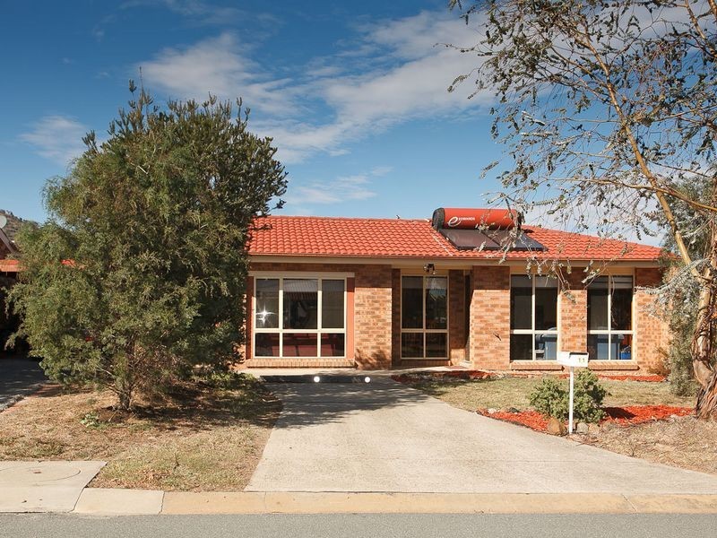11 McLuckie Crescent, Banks ACT 2906