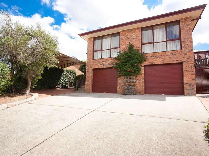 12 Maughan Crescent, Fadden ACT 2904
