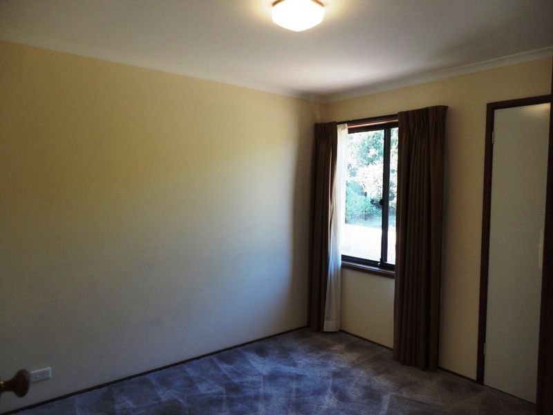 17 Dash Crescent, Fadden ACT 2904
