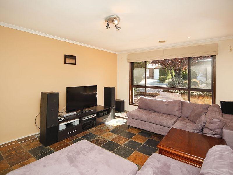 4 Clayton Place, Fadden ACT 2904