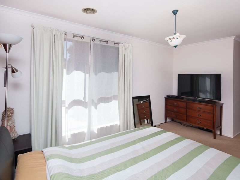 4 Clayton Place, Fadden ACT 2904