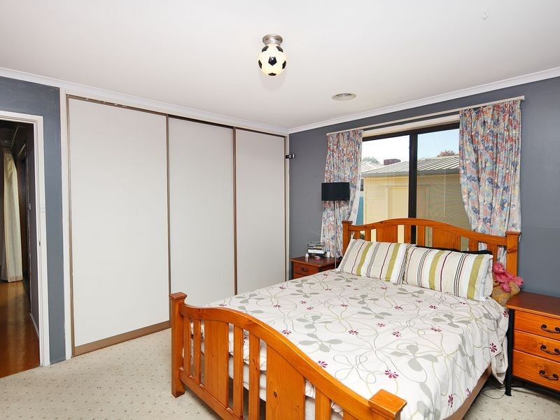 4 Clayton Place, Fadden ACT 2904