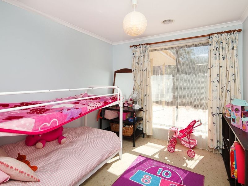 4 Clayton Place, Fadden ACT 2904
