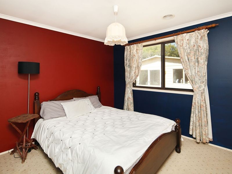 4 Clayton Place, Fadden ACT 2904
