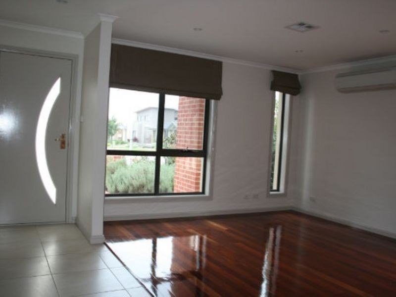 77 Patrick White Crescent, Franklin ACT 2913