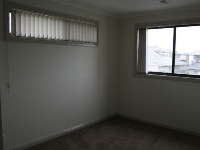 77 Patrick White Crescent, Franklin ACT 2913