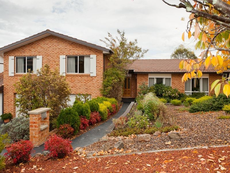 11 Whitty Crescent, Isaacs ACT 2607
