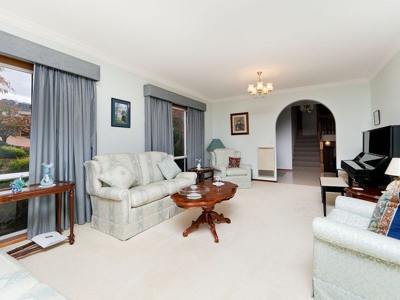 11 Whitty Crescent, Isaacs ACT 2607