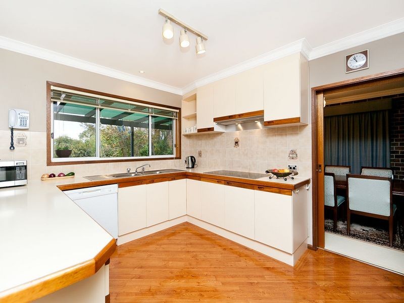 11 Whitty Crescent, Isaacs ACT 2607