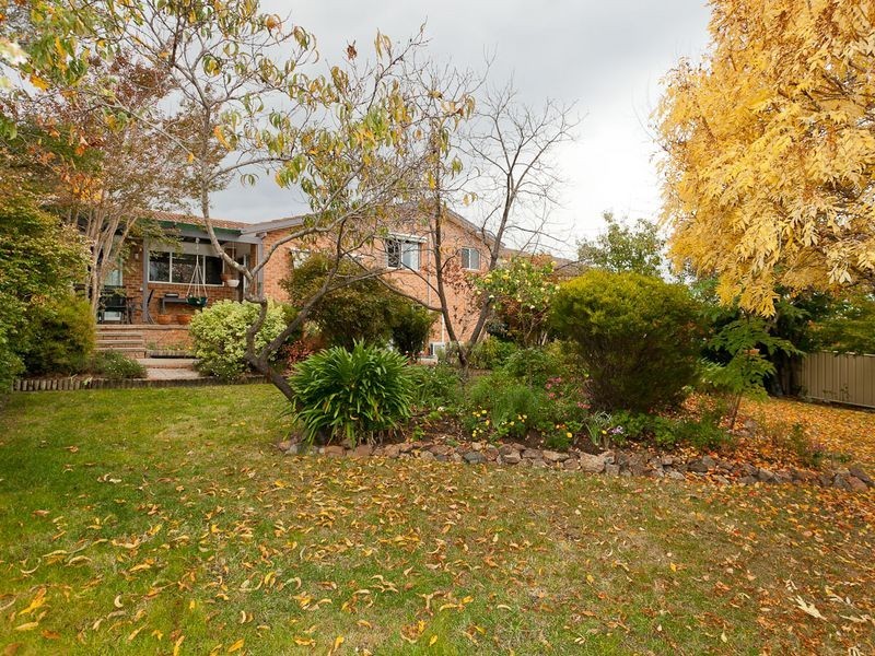 11 Whitty Crescent, Isaacs ACT 2607