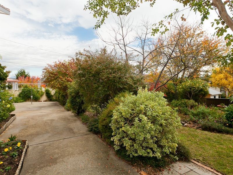 11 Whitty Crescent, Isaacs ACT 2607