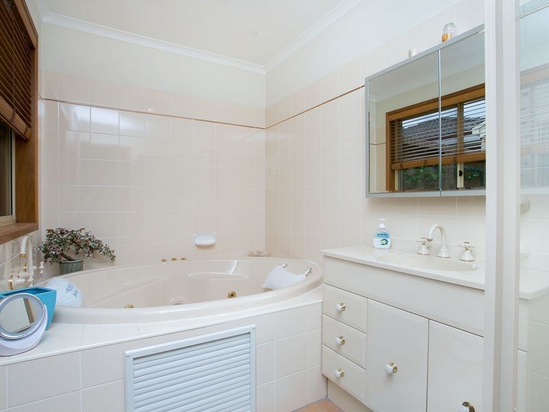 16 Charlton Crescent, Gordon ACT 2906
