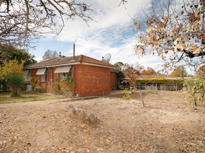 9 McIntyre Street, Narrabundah ACT 2604
