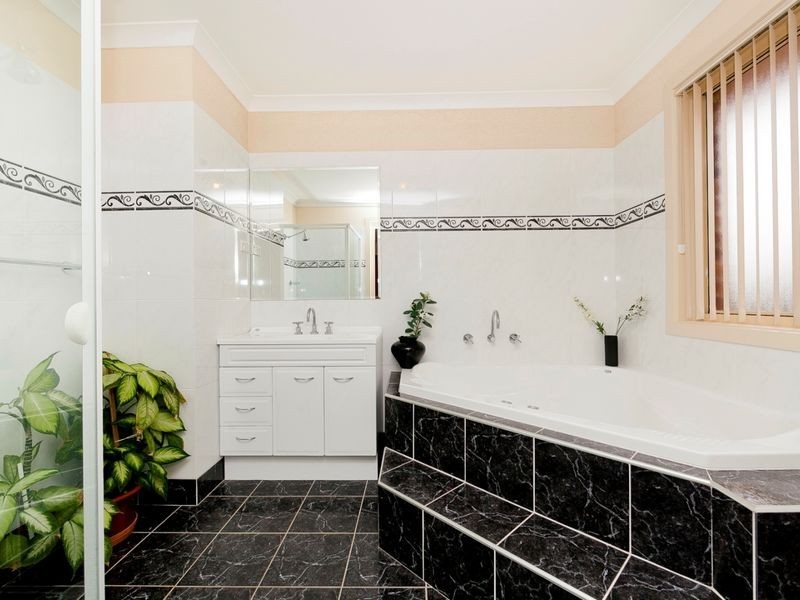 10 Staunton Place, Gordon ACT 2906