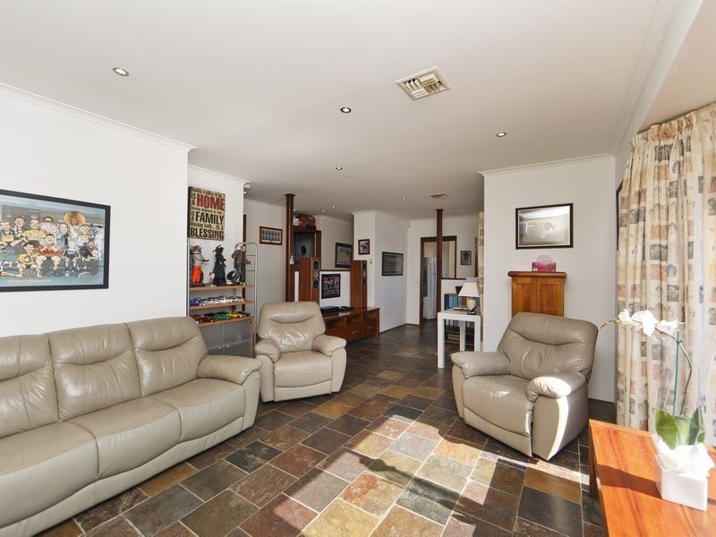 40 Mountain Circuit, Calwell ACT 2905