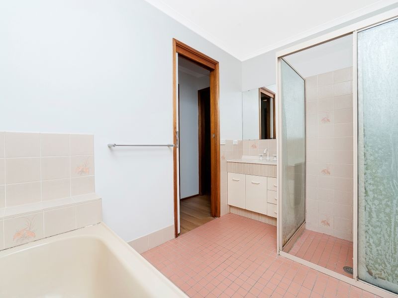 2 Enid Lorimer Circuit, Chisholm ACT 2905