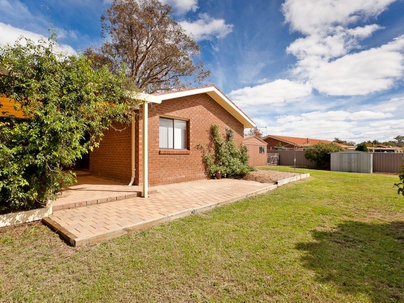 2 Enid Lorimer Circuit, Chisholm ACT 2905