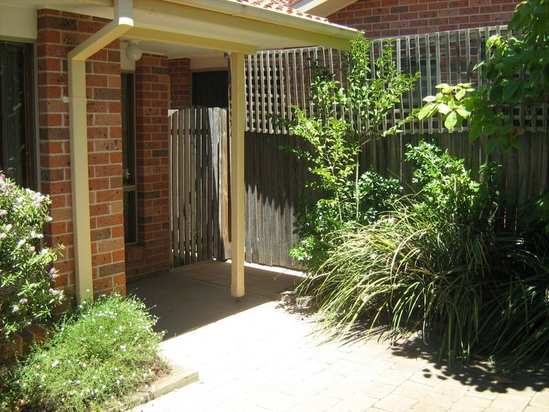 2/8 Clamp Place, Greenway ACT 2900