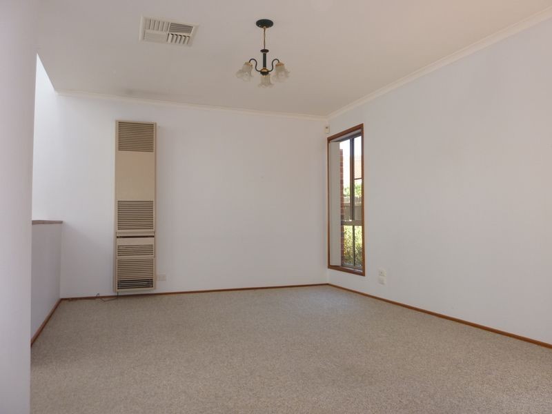 2/8 Clamp Place, Greenway ACT 2900