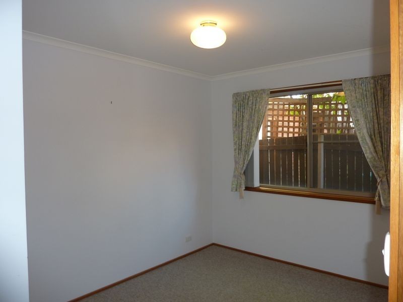 2/8 Clamp Place, Greenway ACT 2900