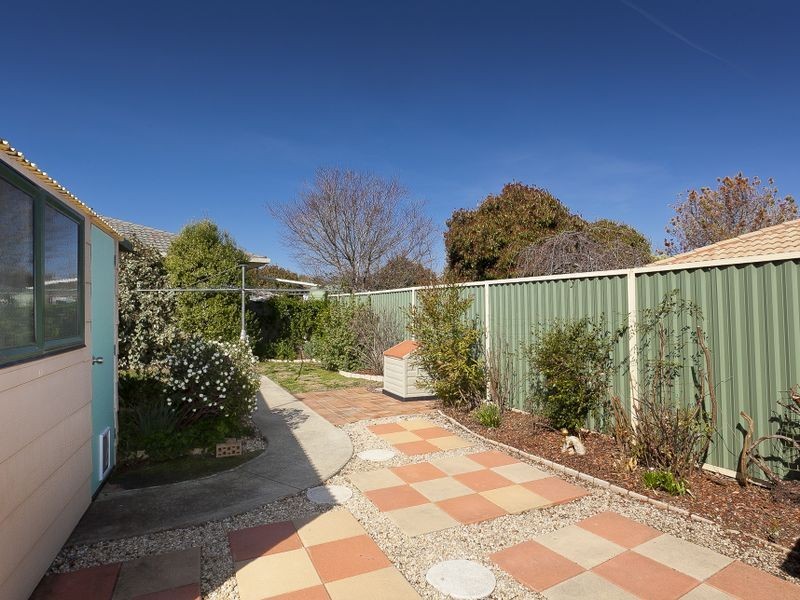 2/2 Donohoe Place, Gordon ACT 2906