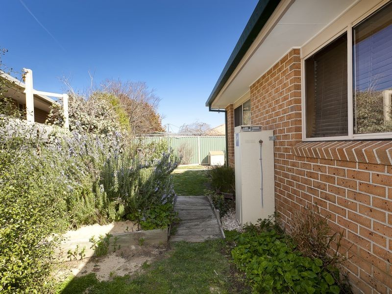 2/2 Donohoe Place, Gordon ACT 2906