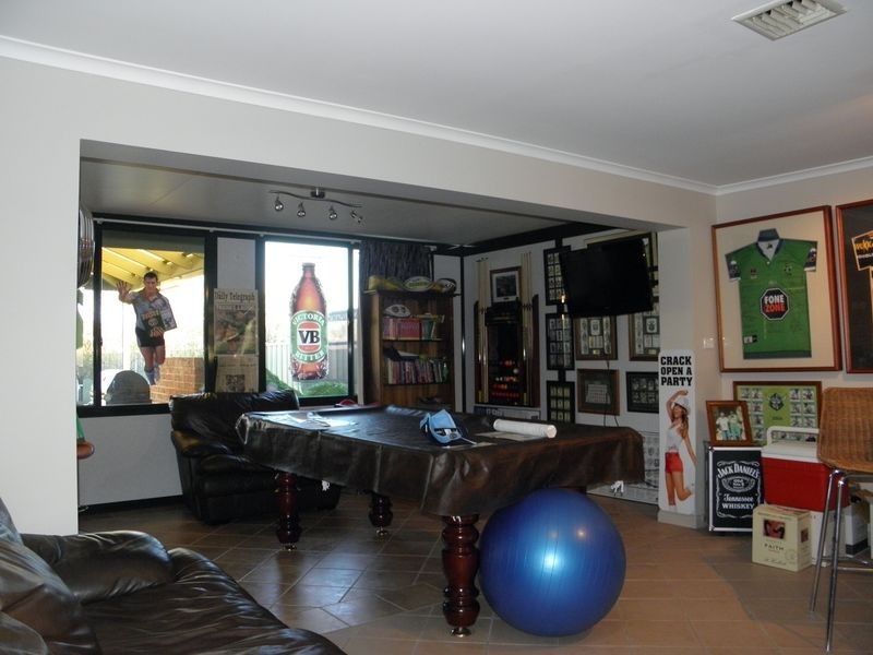 8 Cerutty Crescent, Gordon ACT 2906