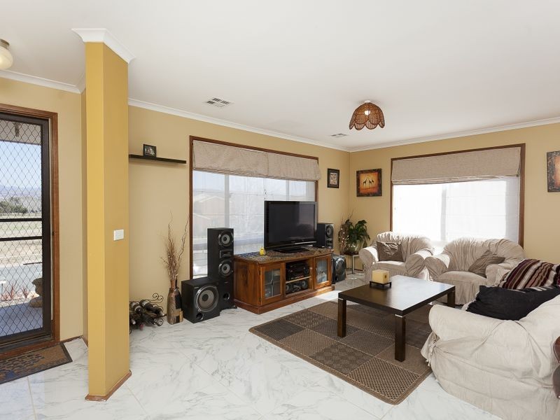 187 Clive Steele Avenue, Monash ACT 2904