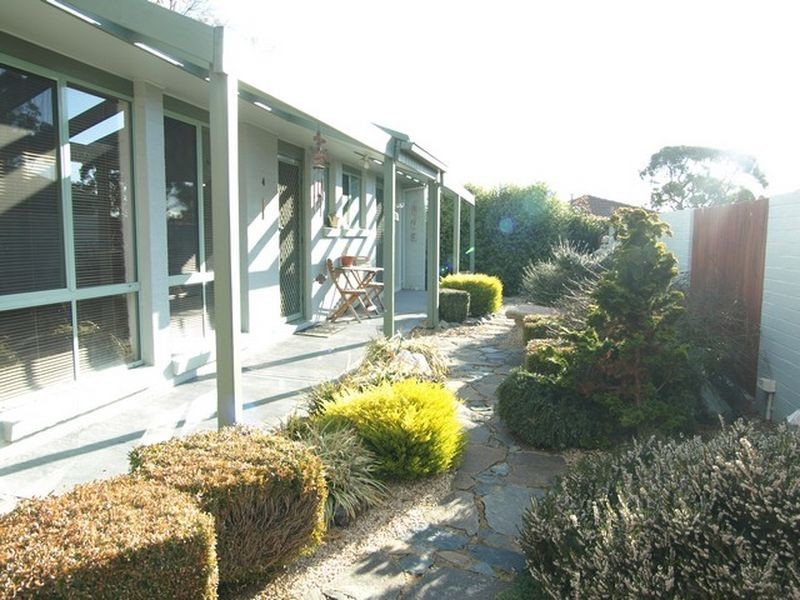 4/4 Redwood Avenue, Jerrabomberra NSW 2619