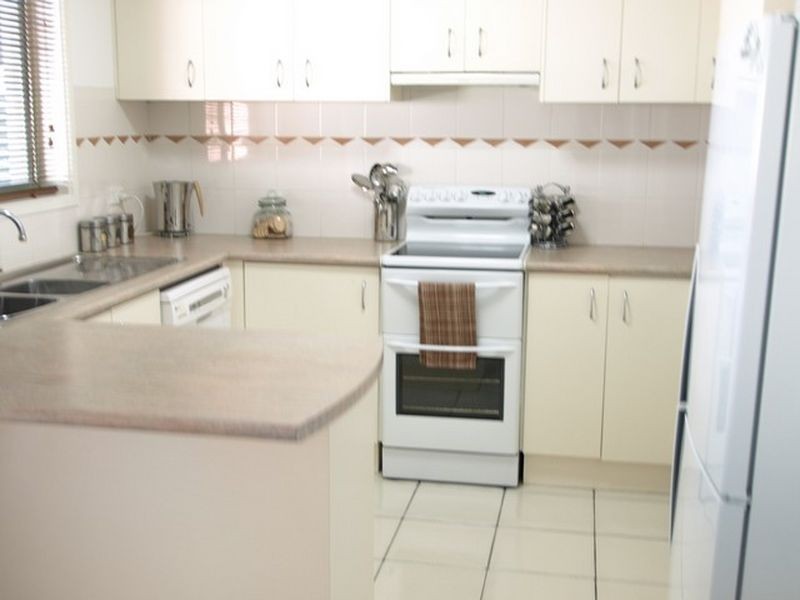 4/4 Redwood Avenue, Jerrabomberra NSW 2619