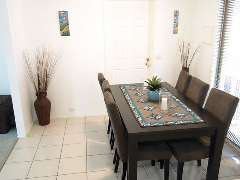 4/4 Redwood Avenue, Jerrabomberra NSW 2619