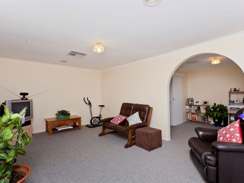 6 Derry Street, Monash ACT 2904