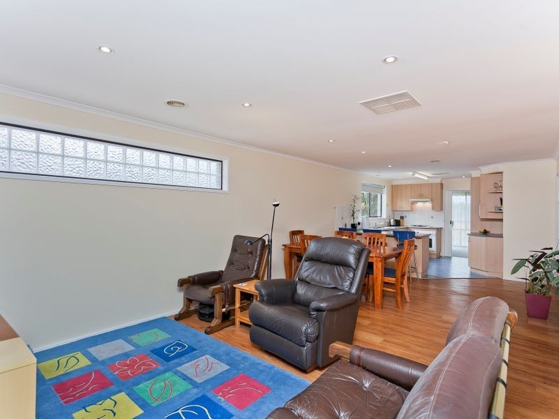 6 Derry Street, Monash ACT 2904