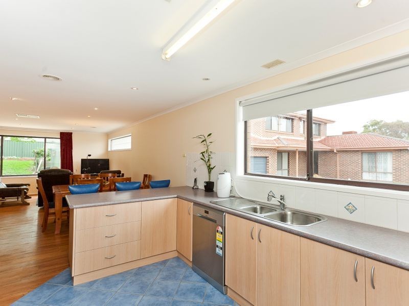 6 Derry Street, Monash ACT 2904