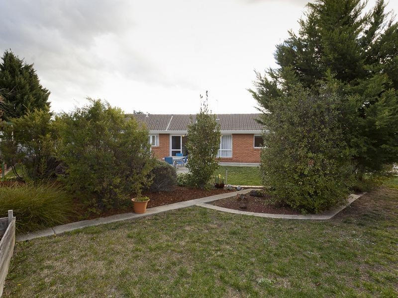 27 Loureiro Street, Conder ACT 2906