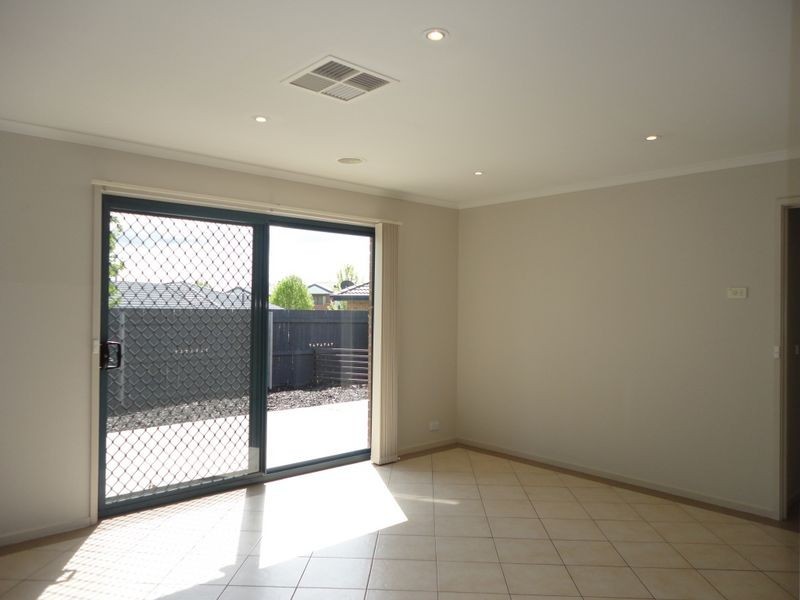 2/58 Betty Maloney Crescent “Sunris, Banks ACT 2906