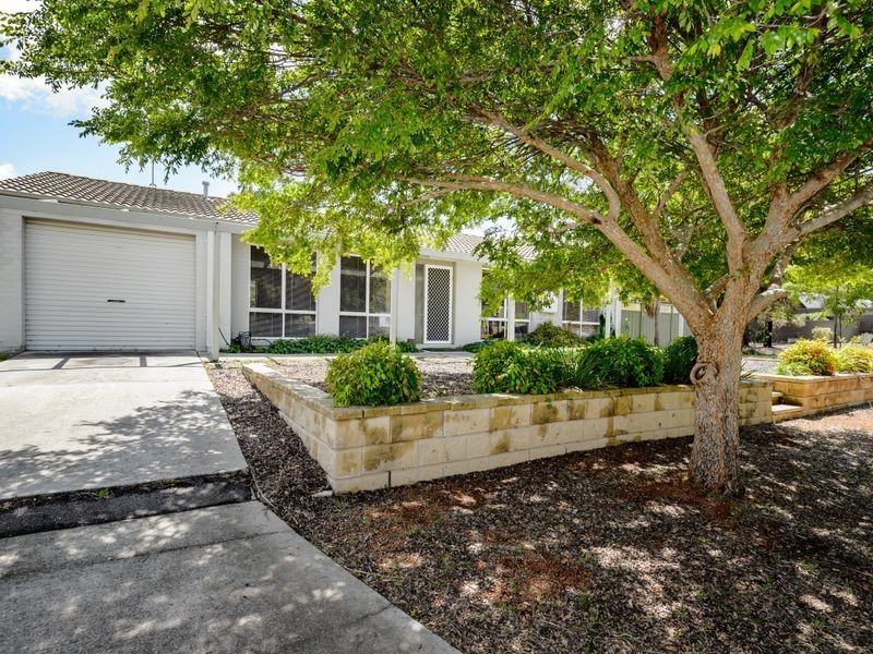 6 Bastow Circuit, Banks ACT 2906