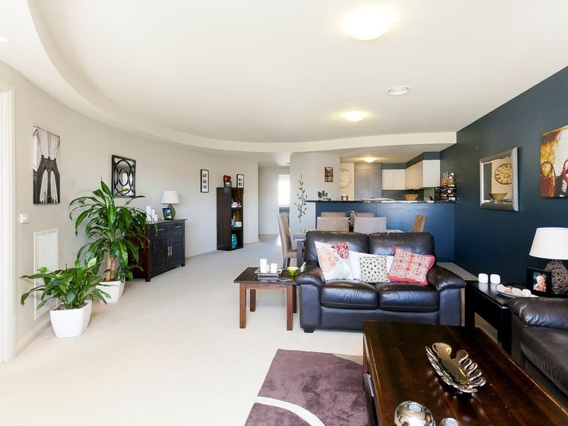 13/2 Eldridge Crescent, Garran ACT 2605