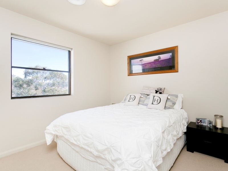 13/2 Eldridge Crescent, Garran ACT 2605