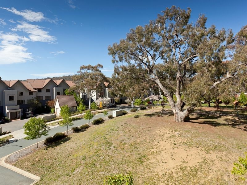 13/2 Eldridge Crescent, Garran ACT 2605
