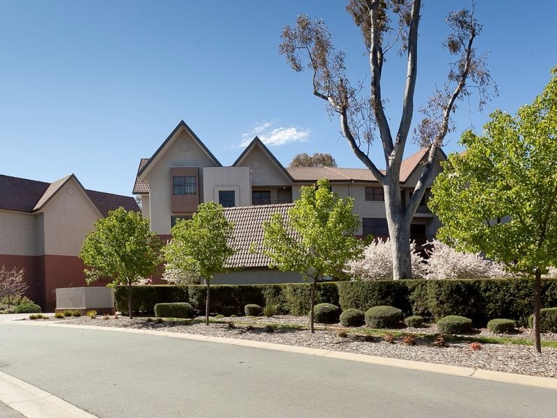 13/2 Eldridge Crescent, Garran ACT 2605