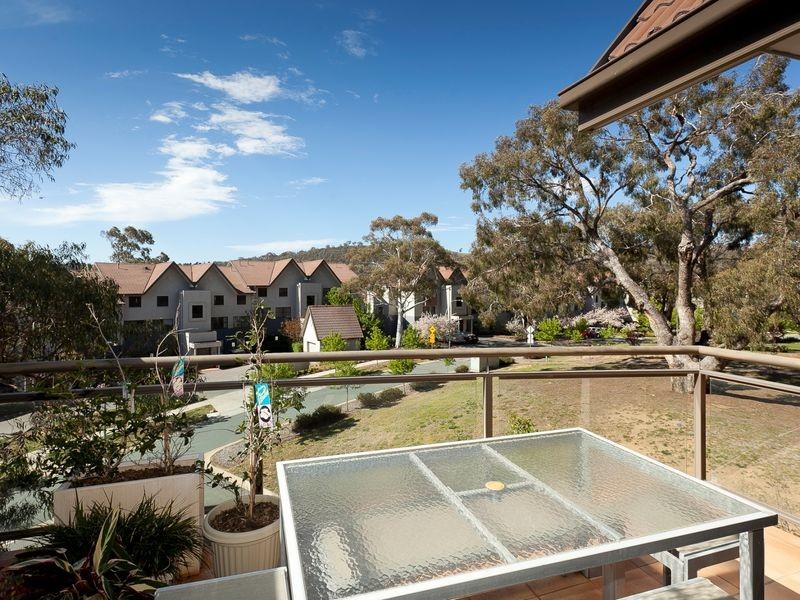 13/2 Eldridge Crescent, Garran ACT 2605