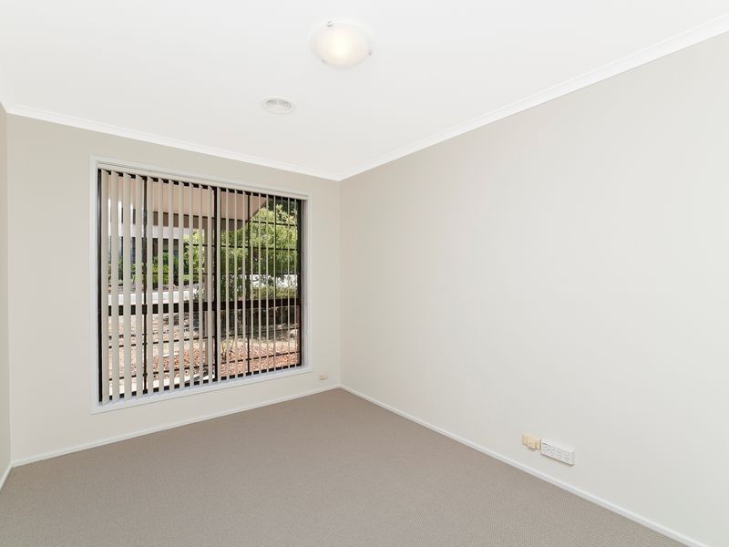 2 Bulcock Place, Fadden ACT 2904