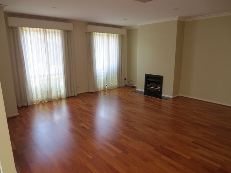 4/113 Mortimer Lewis Drive, Greenway ACT 2900