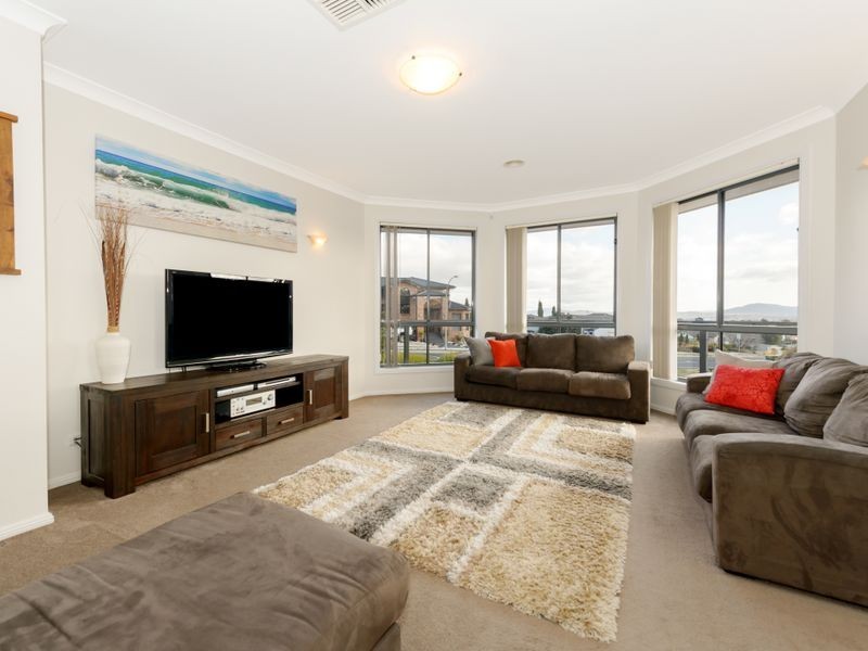 2 Glenora Court, Jerrabomberra NSW 2619